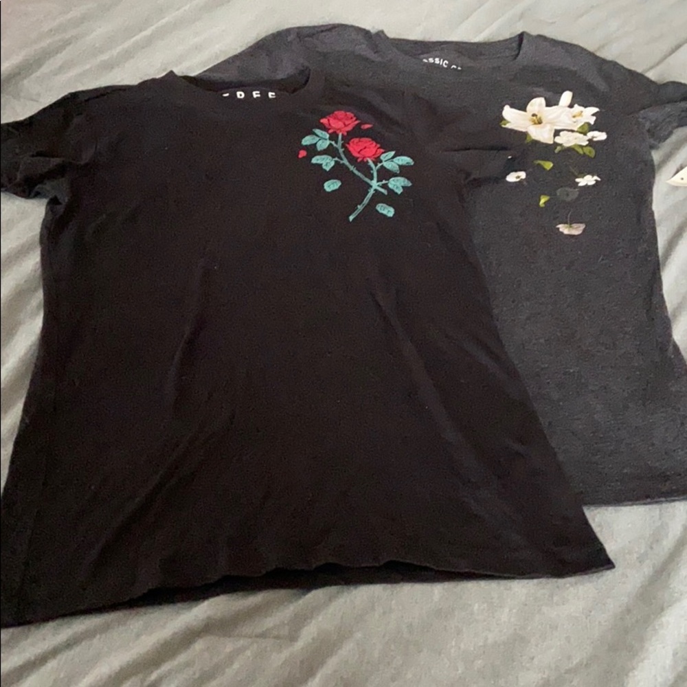 2 short sleeve tees